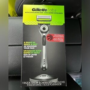 Gilette Labs with Exfoliating Bar